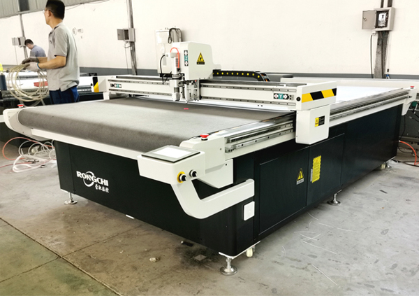 M&aacute;quina de corte com faca oscilante de sof&aacute; 1625, envio para a Guatemala