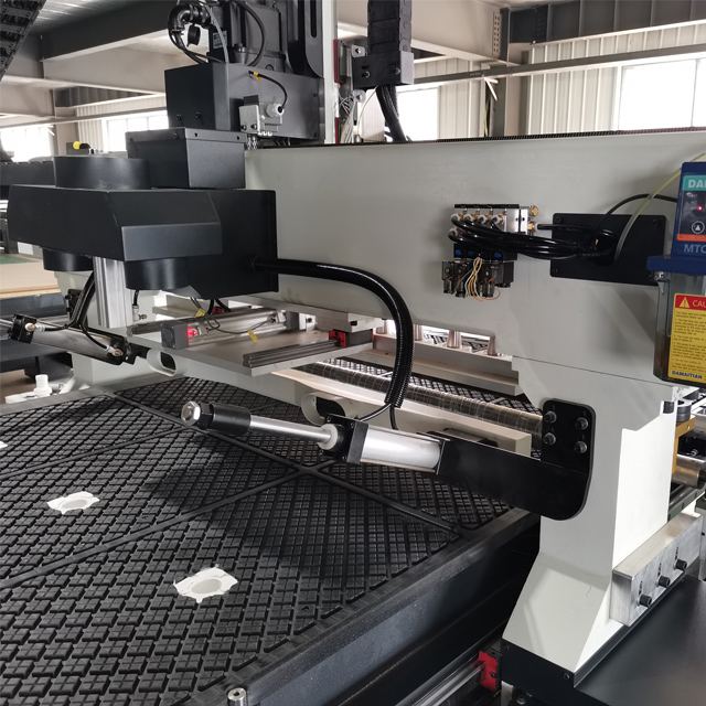 Linear ATC WOODWORKING CNC ROUTER