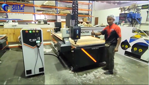 En vietnamesisk kunds framg&aring;ngssaga: Superstar CNC-graveringsmaskin hj&auml;lper till att &ouml;ka effektiviteten i produktionen av tr&auml;produkter med 300 %.